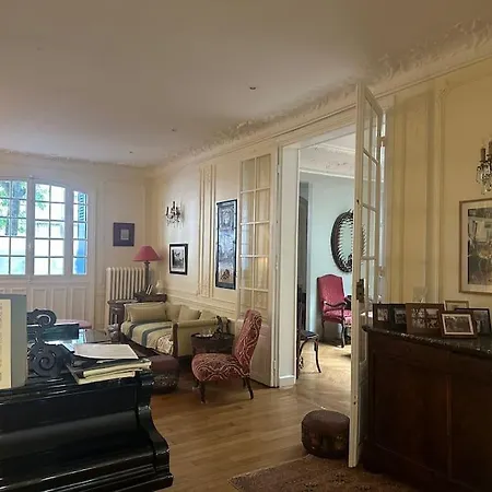 Villa Maison Avec Jardin, Centre, 5 *