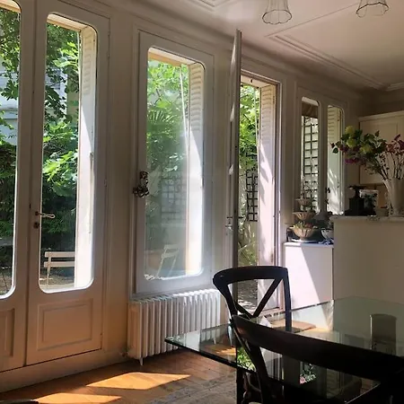 Villa Maison Avec Jardin, Centre, 5 *